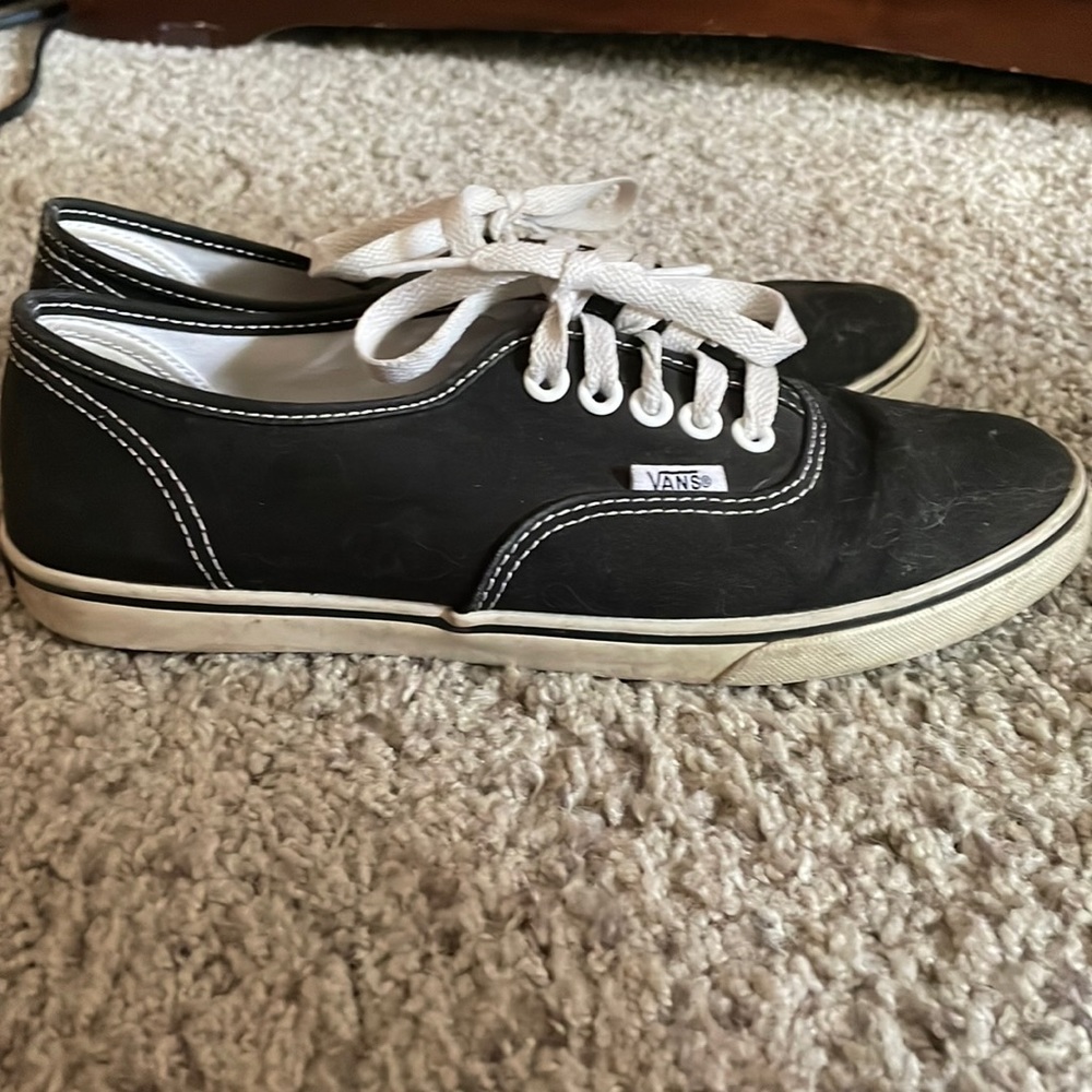 Women’s Size 7.5 Vans tennis shoes